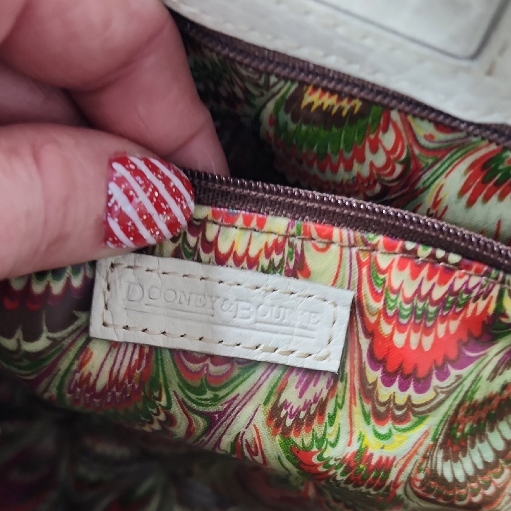 Dooney & Bourke Vintage East West Tassel tote bag - Picture 6 of 6